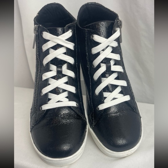 Nina “Cordelia” Hi-Top Girls Lightning Bolt Crackle Metallic Sneaker - Picture 5 of 12